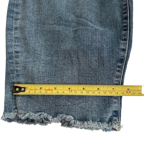 Torrid Cropped Boyfriend Distressed Raw Hem Denim Blue Jeans Pockets Size 30 - Picture 7 of 10
